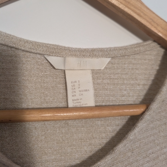 H&M Sweater - Picture 2 of 3